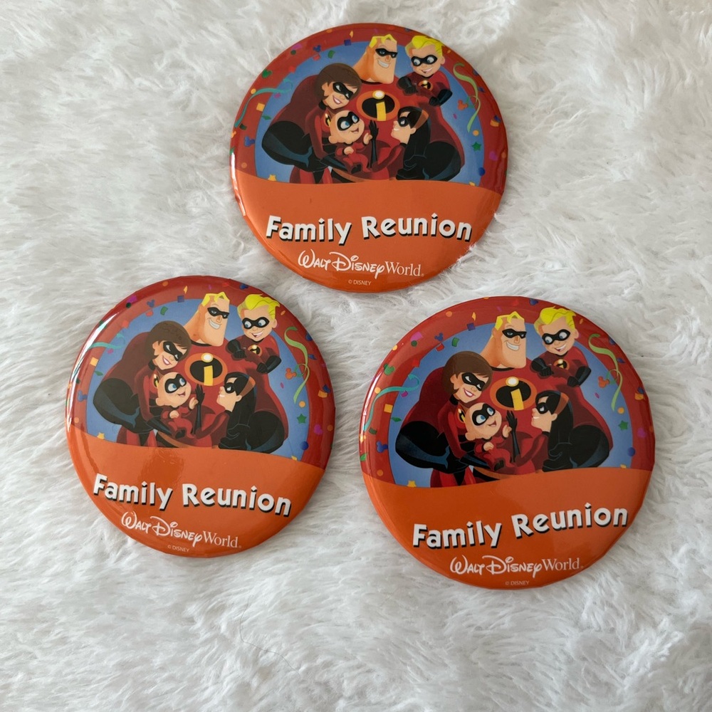 😎Set of Three Disney The Incredibles Family Reunion Pins✨